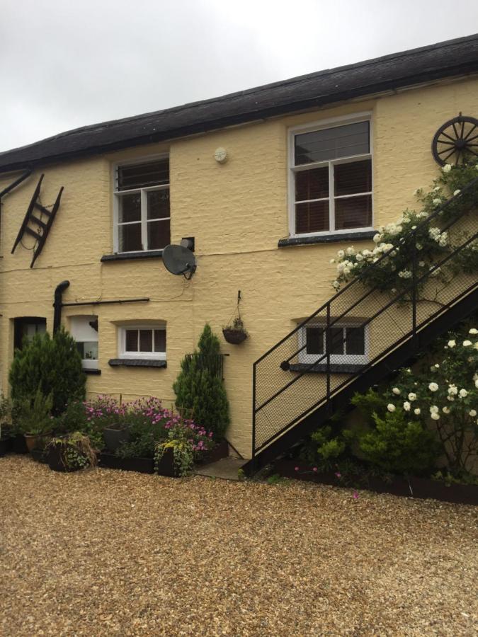 The Coach House At The Bull Inn Milton Keynes Esterno foto