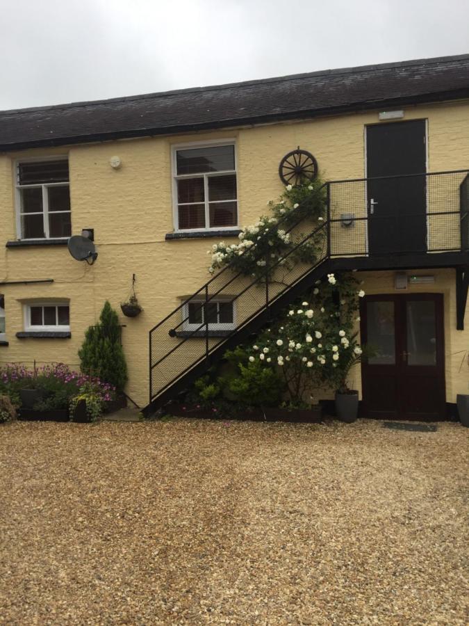 The Coach House At The Bull Inn Milton Keynes Esterno foto